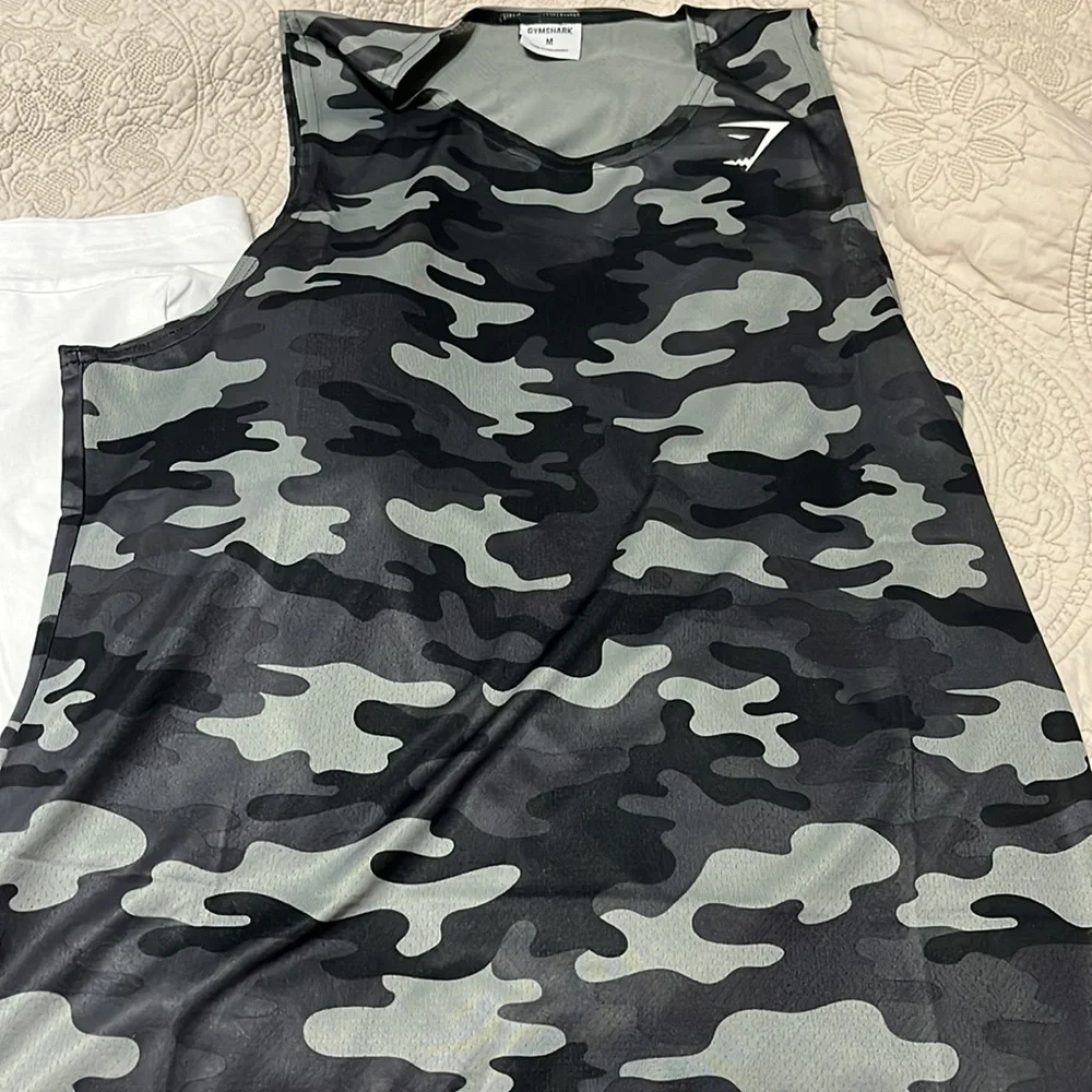 Men’s medium gymshark bundle 2 tops- t shirt and tank top new without tags - Picture 5 of 6
